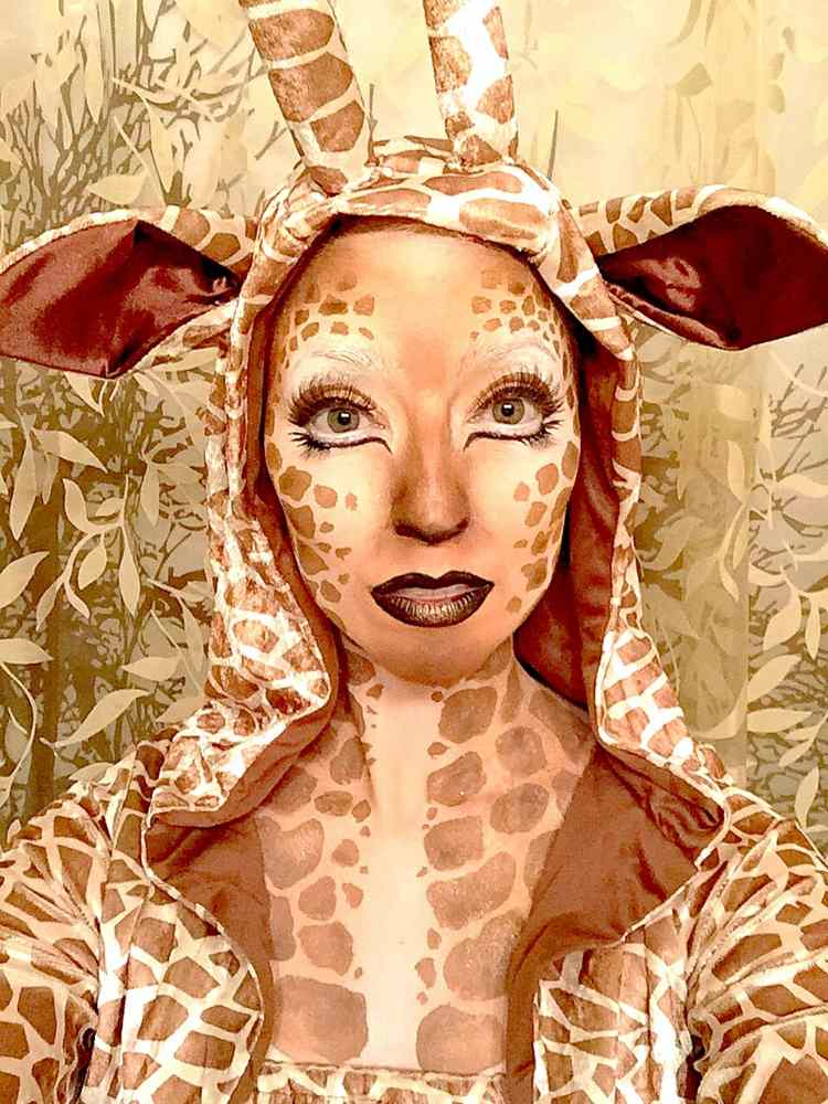 giraffkostymidéer utgör karneval ansikte decoltee