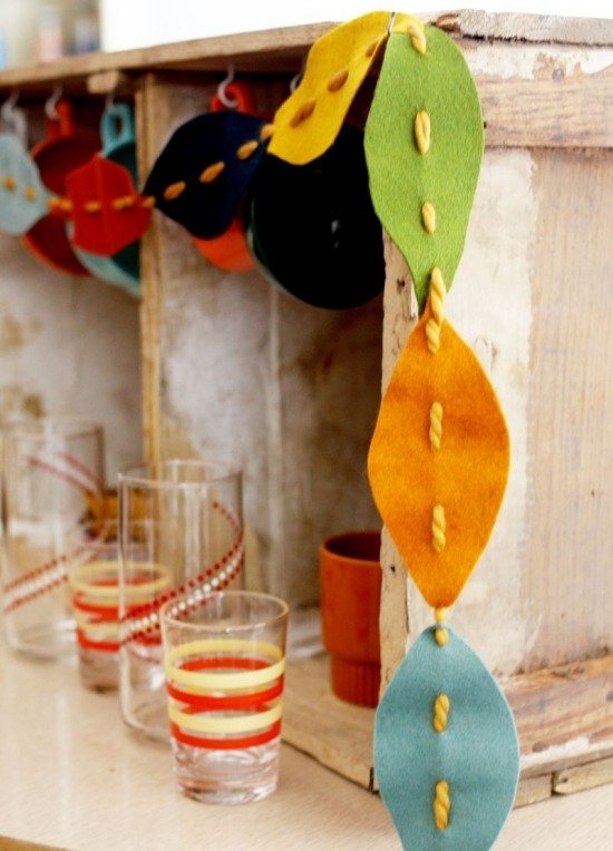 Idéer för höstens julkrans smycken hantverk-dekoration krans-filt bladformat-färgglatt