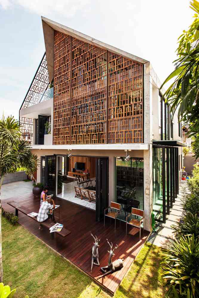 Galler för fönster -dekorativ-fasad-design-terrass-veranda-trägolv