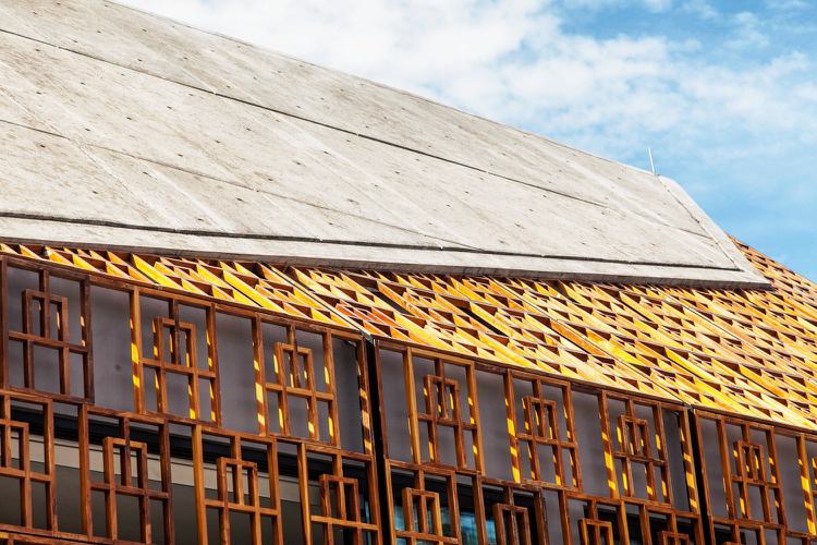 Gitter-fönster-dekorativ-fasad-design-betong-corten stål-detalj