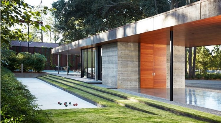 glas-hus-natur-skog-trädgård-steg-betong-trä