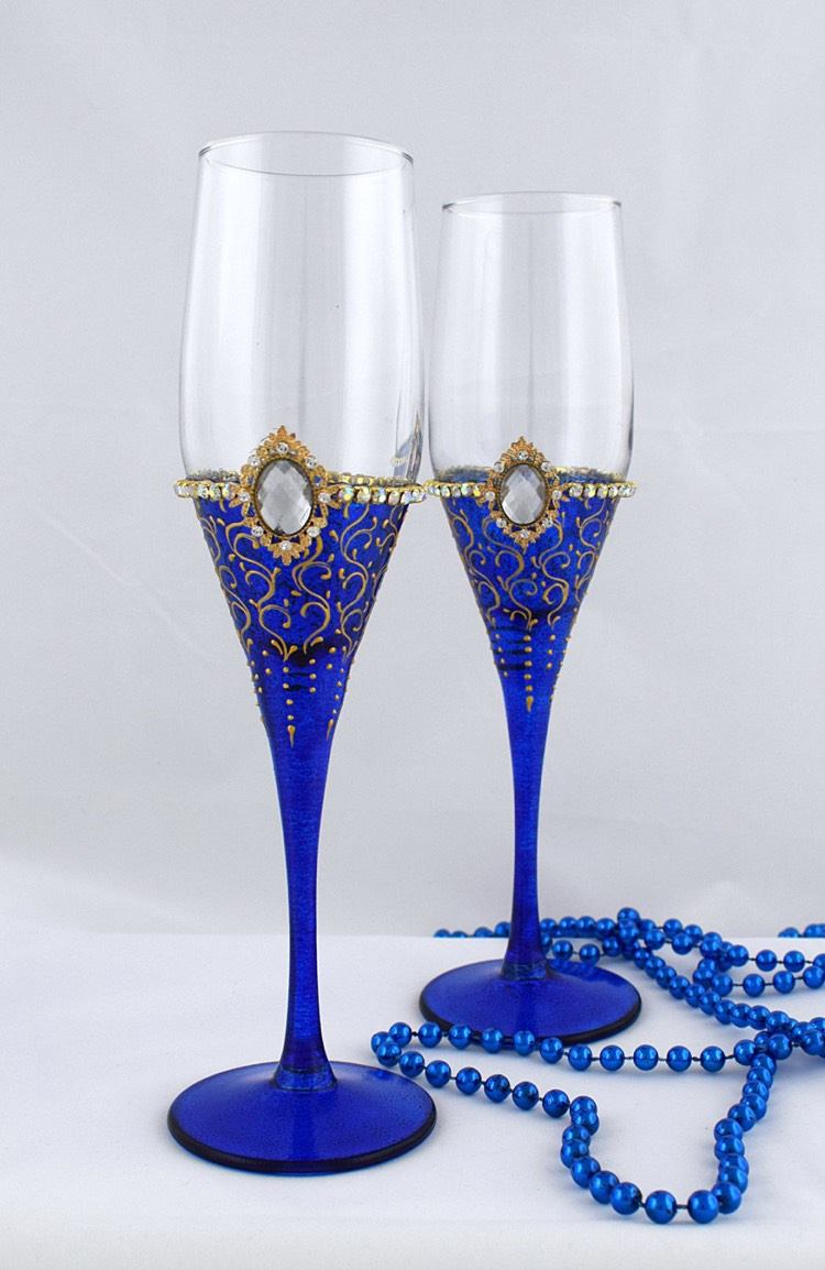 målade-champagneglas-översvämning-bröllop-kobolt-blå-guld-ädelsten-strass