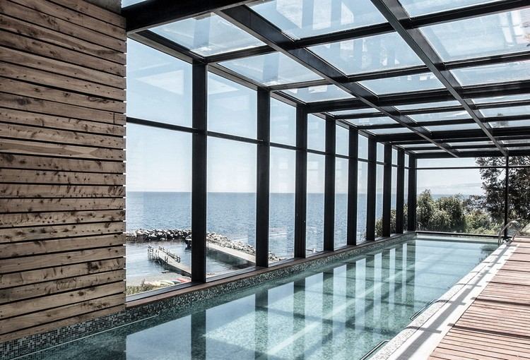 glas-fasad-hotell-pool-utsikt