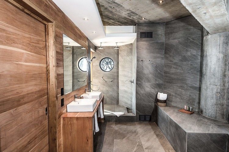 minimalistisk-badrum-hotell-trä-betong