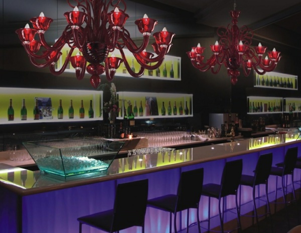 Glas-och-kristall-ljuskrona-voltolina-bar-belysning