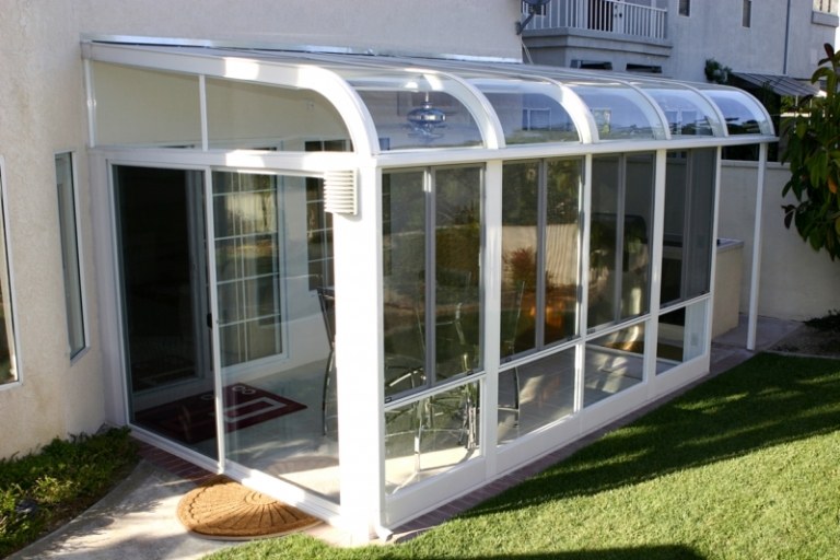 glastak för terrassen båge rund idé vinterträdgårdsdesign