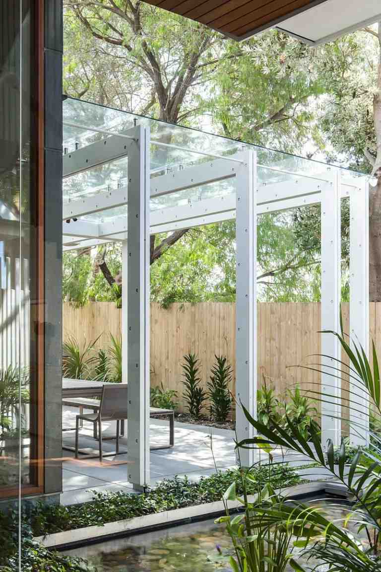 glastak för terrassen stålbjälkar vit sekretessskärm