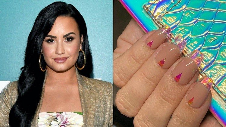Demi Lovato naglar Glass Nails Trend 2020