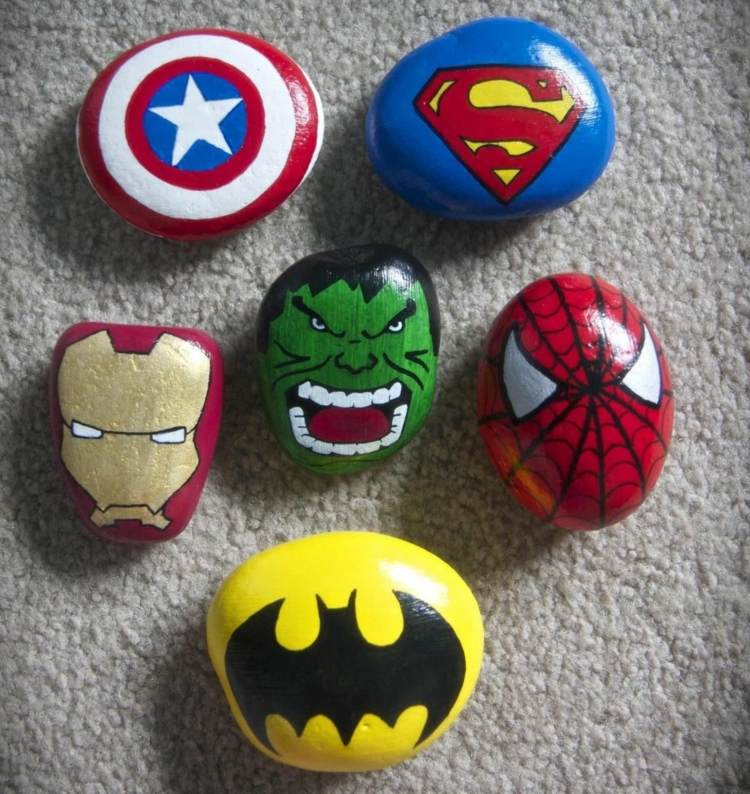 Måla turstenar med barn - superhjältar som Spiderman, Iron Man, Superman, Captain America och Batman