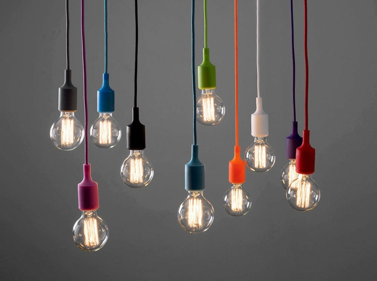 glödlampa som lampa färg-färgglada-kabel-dekorativa-pyssla-idé-möblering
