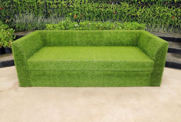 gräs-soffa-bygg-din-egen-beklädnad-konstgjord-gräs-tak-terrass-inspiration