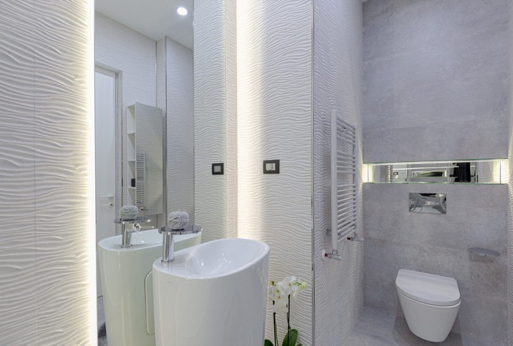 grå inredning badrum vit ljus indirekt belysning modern