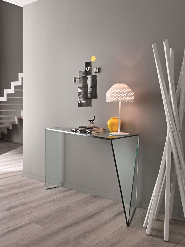 grå-kakel-lägenhet-inredning-idéer-trä-look-vägg-färg-konsol-bord-glas-modern