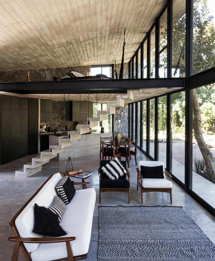 natursten vägg vardagsrum-sittgrupp-trä-möbler-betong-trappor