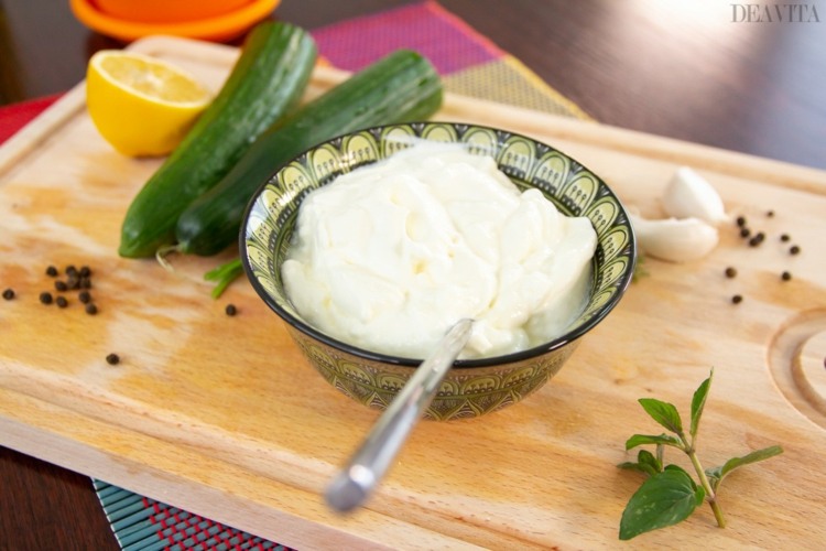 recept tzatziki ingredienser yoghurt gurka örter vitlök