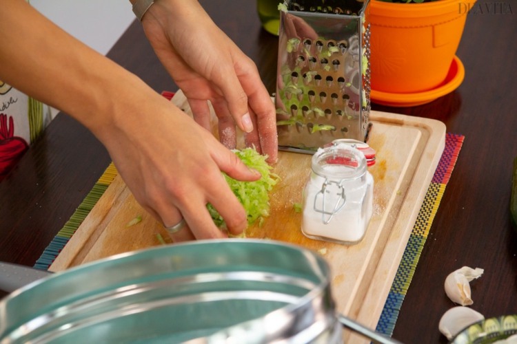 recept tzatziki hemlagat riven gurksalt