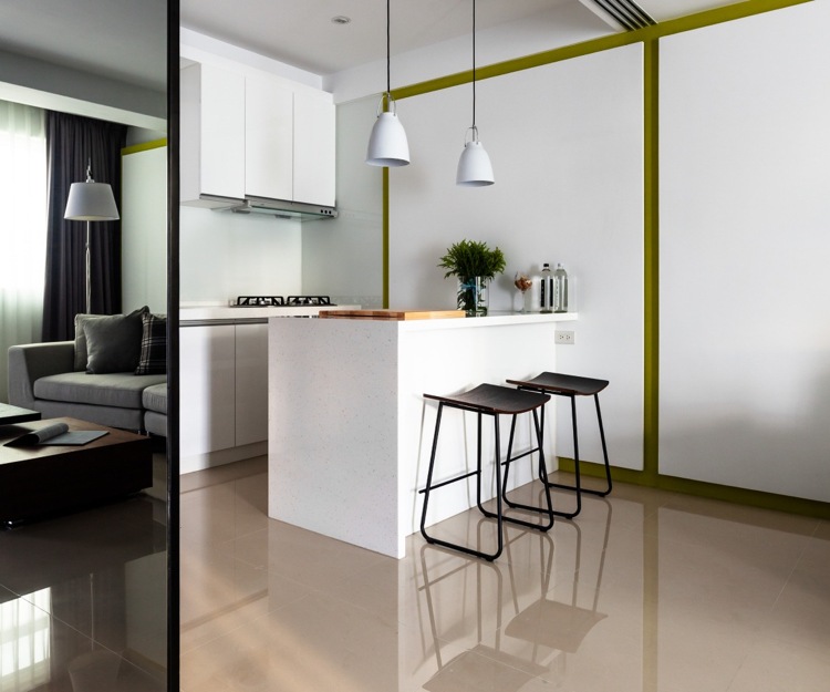 Handlöst kök -skåp-handtag-design-liten lägenhet-vit-högglans-pall