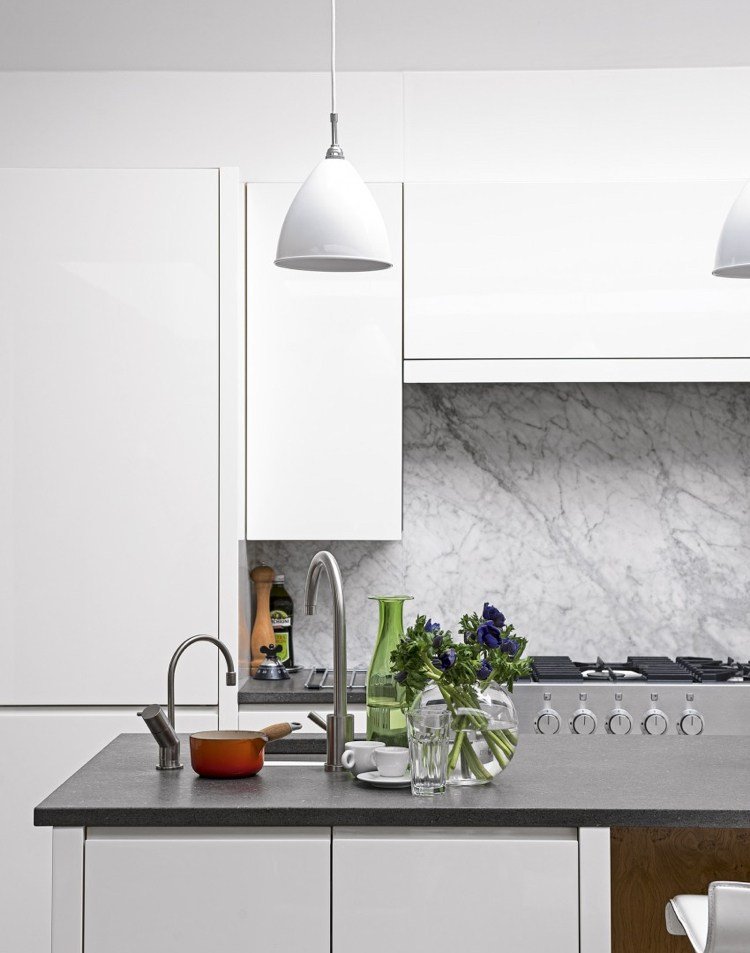handlös-köks-skåp-handtag-design-vit-rostfritt stål-grå-ö