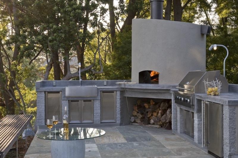 Bygg-en-grill-öppen spis-betong-öppen spis-trä-förbereda-läckra-rätter-utomhus