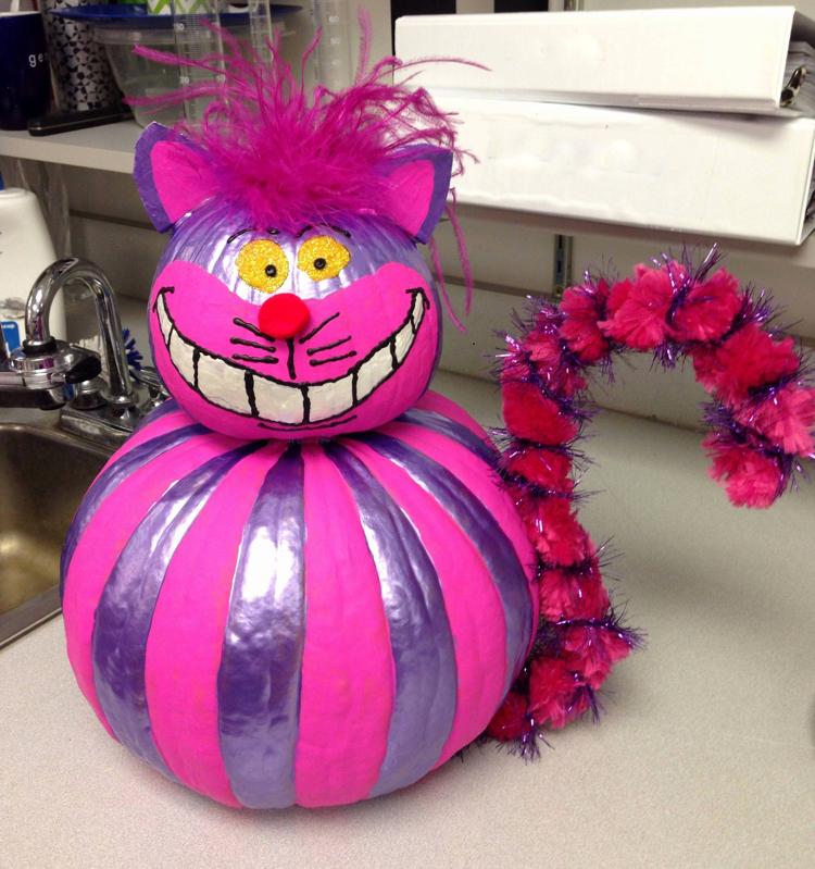 Cheshire kattfigur målade pumpor rolig dekoration för Halloween