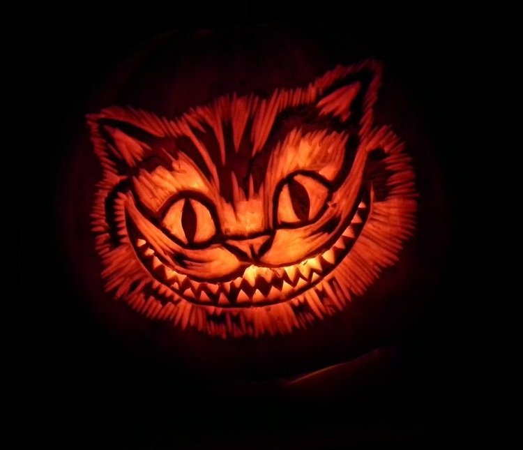 Cheshire Cat Jack-O-Lantern lyser i mörkret