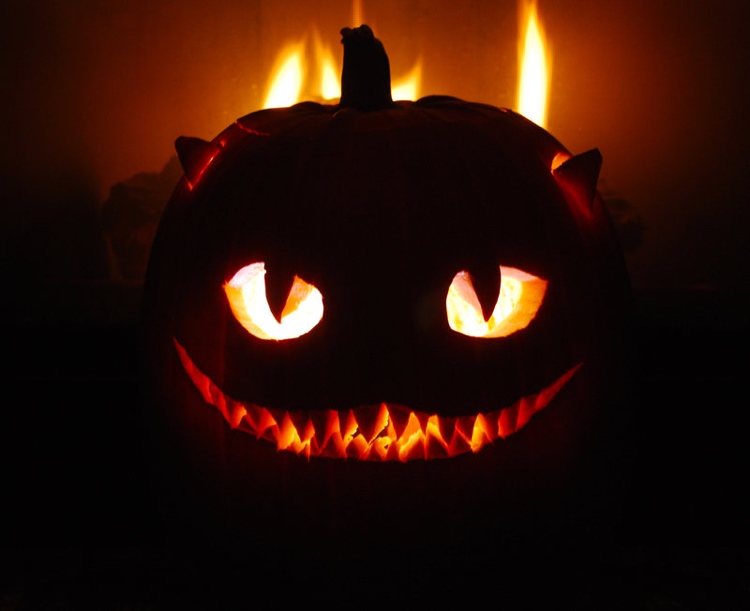 Jack o lantern Halloween skrämmande Cheshire katt glödande ögon