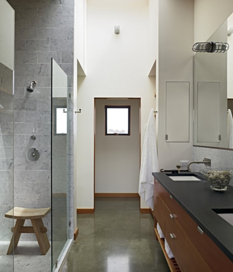 Gröna golvplattor-badrumsdesign-duschkabin-modern glasvägg
