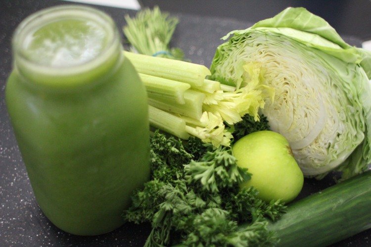 gröna-smoothies-grönsaker-persilja-gurka-kål-selleri