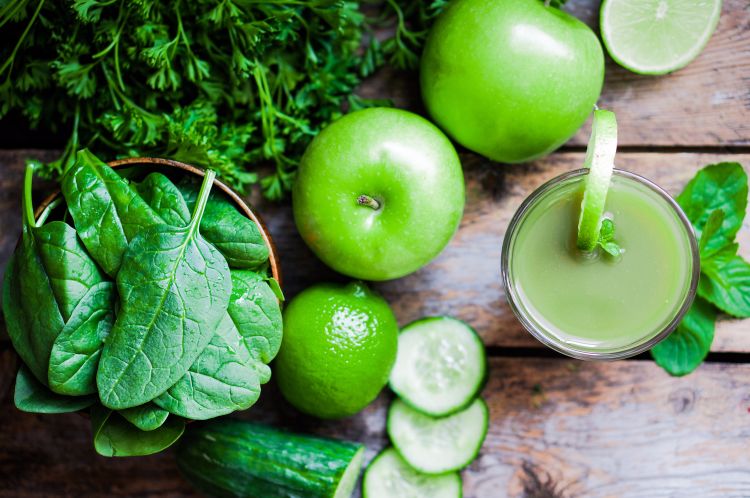 gröna-smoothies-bantning-låg-kalori-diet-gurka-spenat