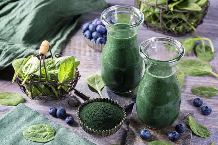 grön-smoothies-bantning-låg-kalori-diet-spirulina