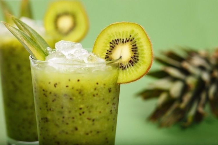 gröna-smoothies-bantning-låg-kalori-diet-chiafrön-kiwi
