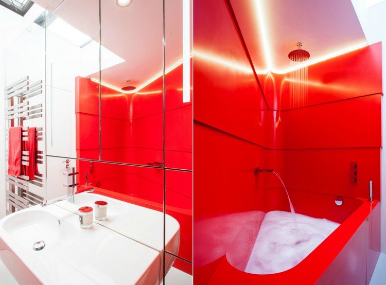 röd-badrum-modern-naturligt-ljus-vägg-spegel-badkar