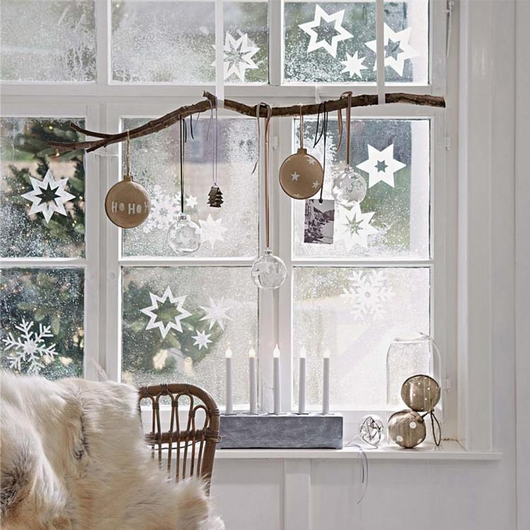 idéer fönster dekoration jul konstgjord snö papper stjärnor drivved