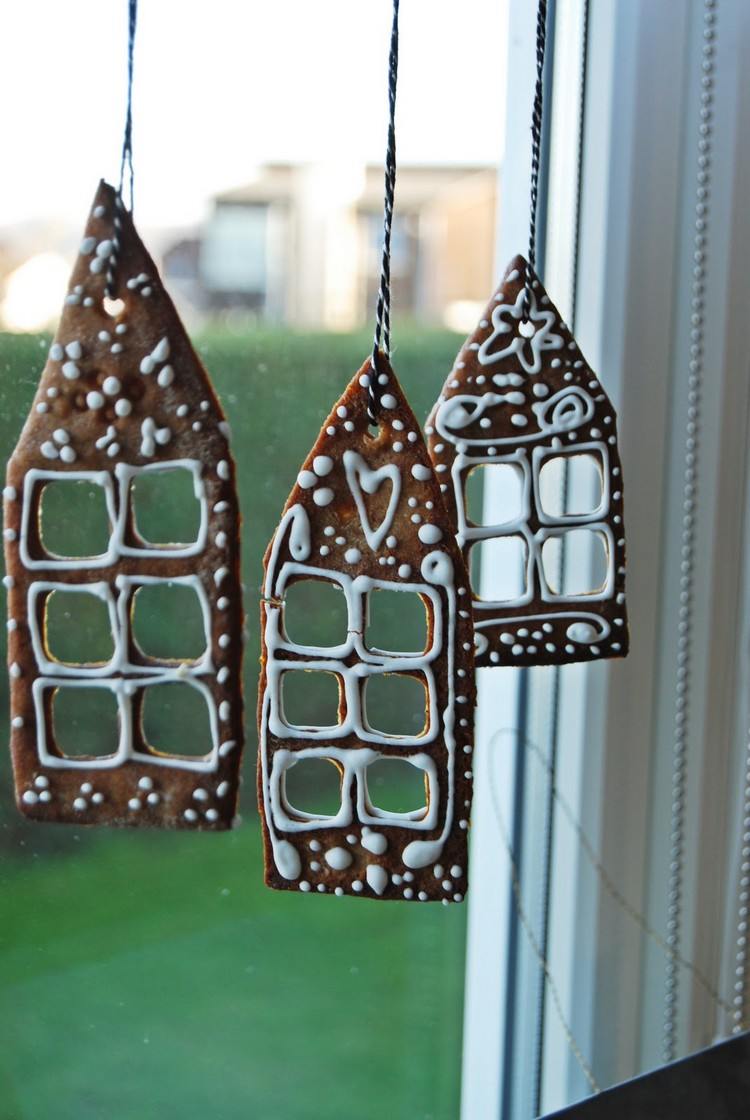 fönster dekoration jul pepparkakor hus galge