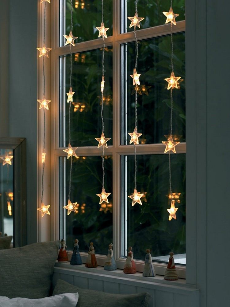hög fönster jul dekorera fairy lights stjärnor