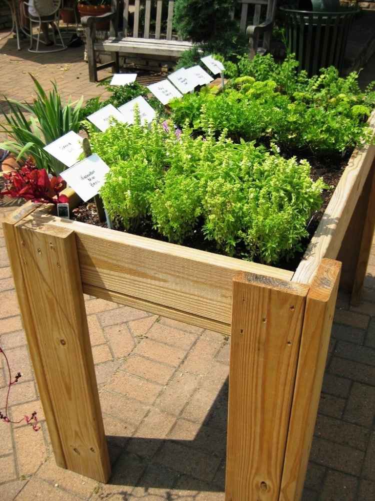 Planter-trä-krydda-trädgård-upphöjd-säng-bygg-själv-idé