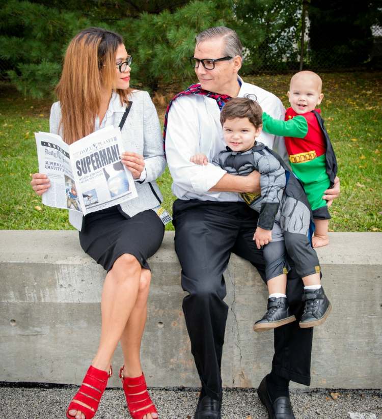 grupp-kostymer-karneval-familj-superhjältar-clark-lois-batman-robin