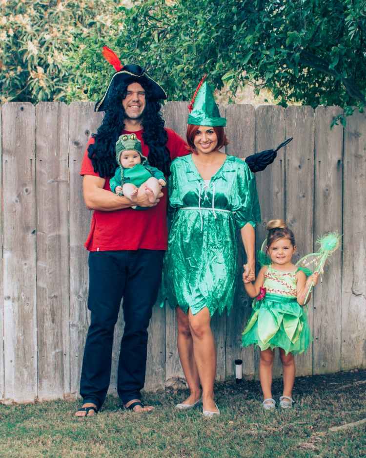 grupp-kostymer-karneval-familj-peter-pan-tinkerbell-pirat-kapten-krok