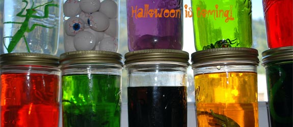 Glasburkar-kroppsdelar-Halloween dekorationsidéer