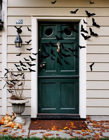 Läskiga-Halloween-dekorationer-veranda-flygande fladdermöss