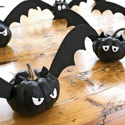 Läskiga-Halloween-dekorationer-pumpor-fladdermöss