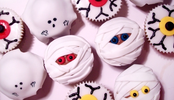 Cookies-Cake-Halloween-Party-Food-for-Kids-Mummies-Zombies