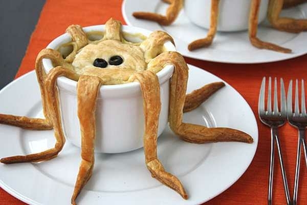 Halloween-mat-dekorera-spindel-bakverk-läskiga-mellanmål-idéer
