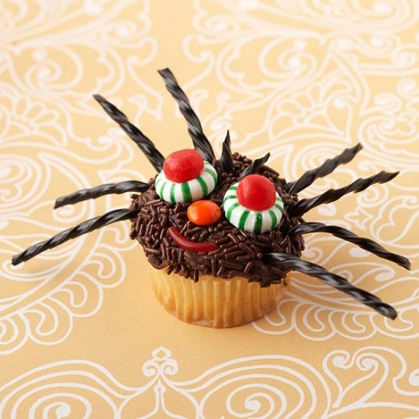 Skrämmande-Halloween-mat-dekorationer-imitation-muffinspindel
