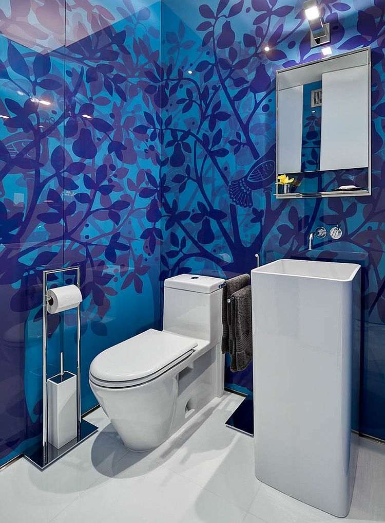 gäster toalett design blå träd väggmålning effekt vit anläggning