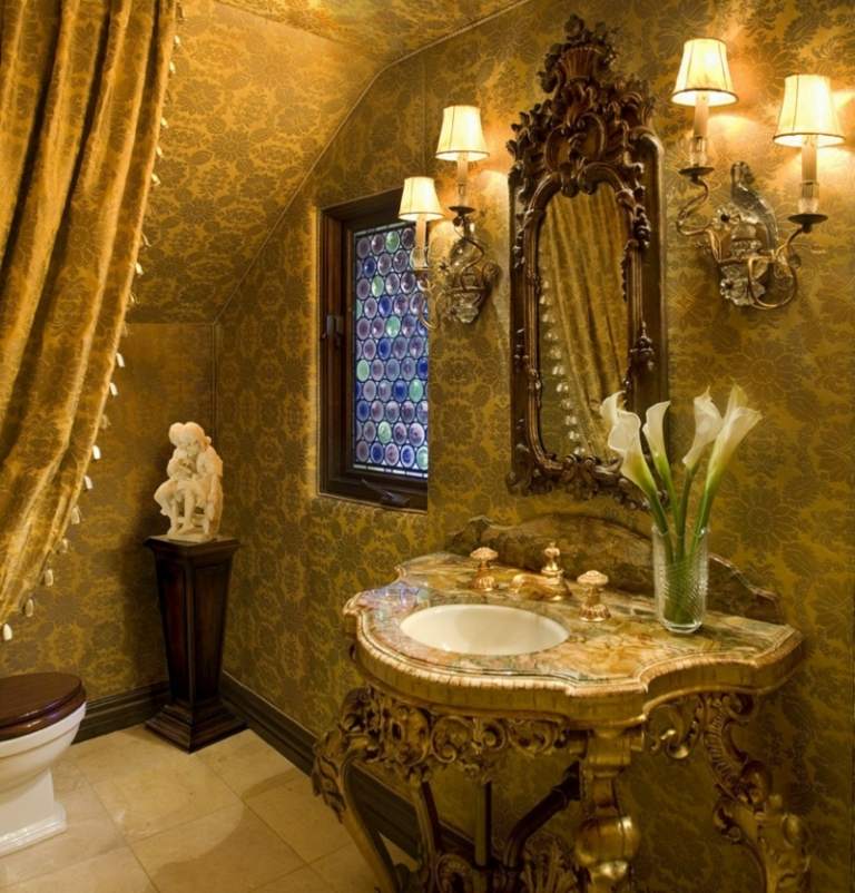 toalettgäster guld tapet gardin design vintage barock vägglampor