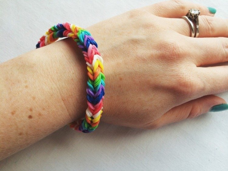 gummi-armband-tinker-regnbåge-färger-present-mamma-gör-själv