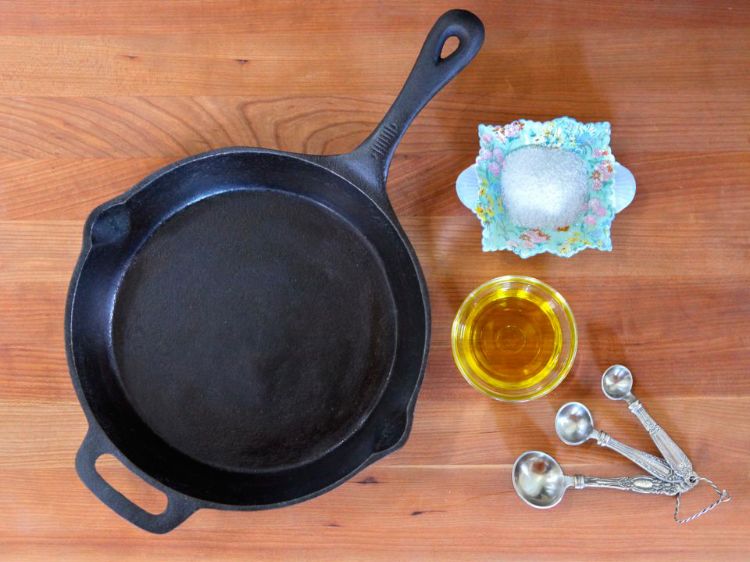 rengöring och underhåll av gjutjärnspannan praktiska tips tricks köksrengöring köksredskap saltfettolja värme