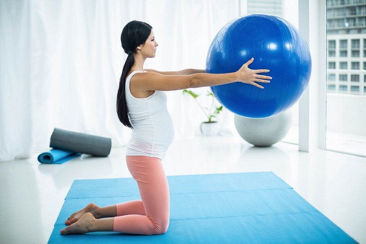 Tränar stabilitetsboll graviditetsplan utan vikter