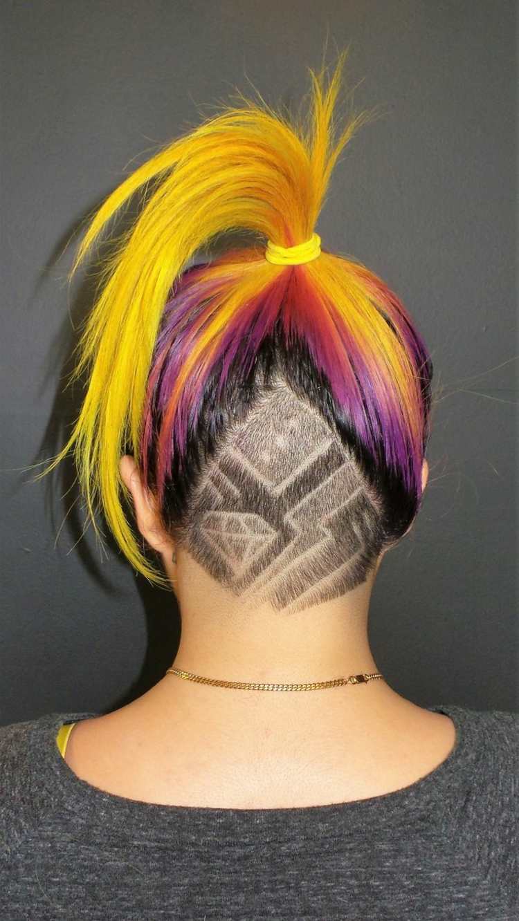 hår tatuering kvinnor underskuren mönster färgat hår
